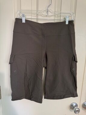 Athleta Olive/ brown Cargo Bike Shorts